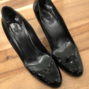 GUCCI patent leather pump